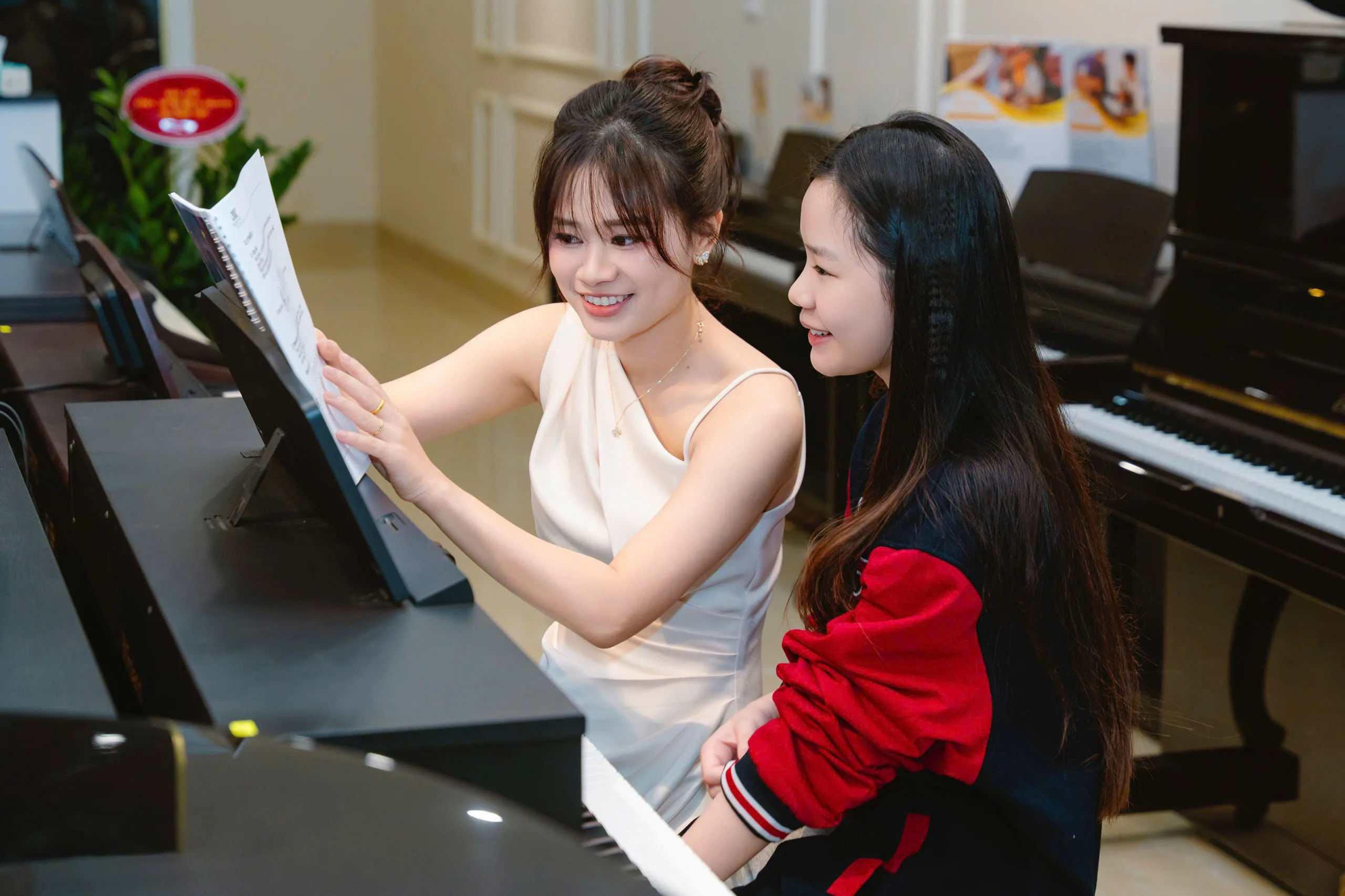 Showroom nhạc cụ cao cấp